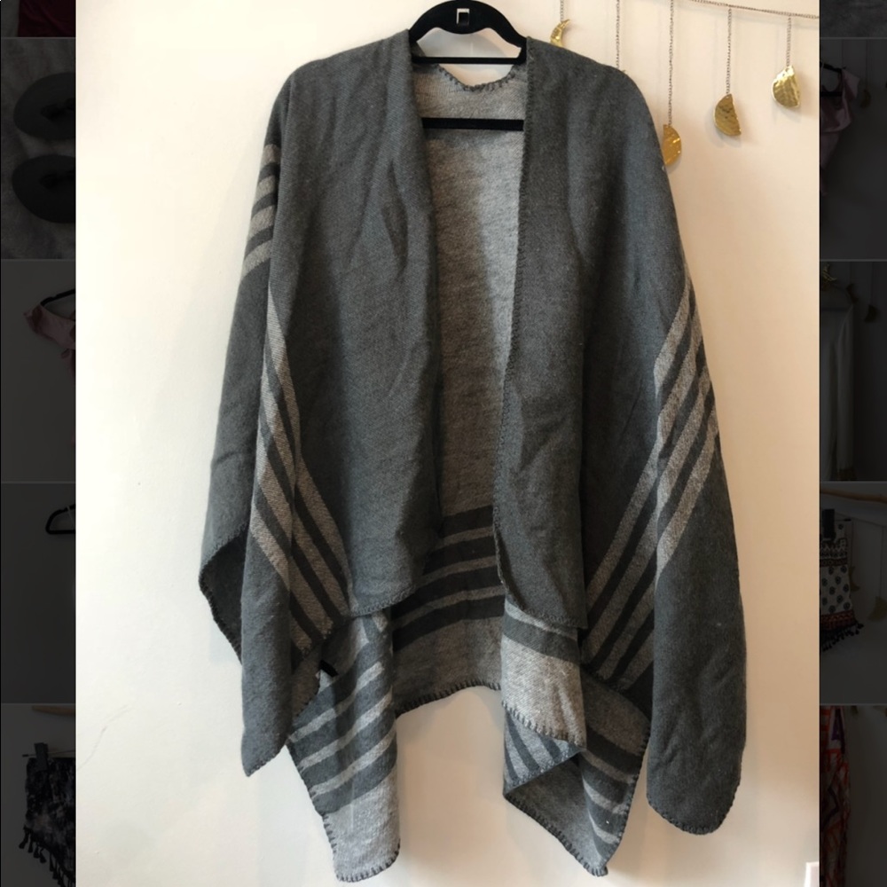 REVERSIBLE gray poncho
